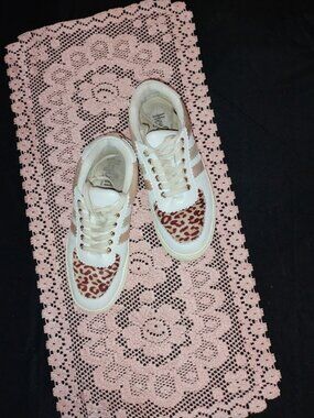 Hey Girl by Corkys "Rizz" Leopard Sneaker - Size 7
